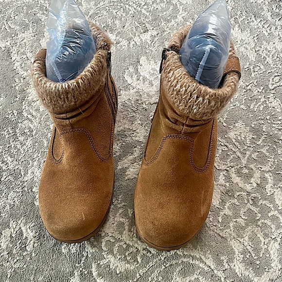 Khombu Laura Suede Leather Boots with Knit Trim in Chestnut Brown - Picture 14 of 16